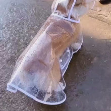 Carregar e reproduzir vídeo no visualizador da galeria, Capa de Chuva Transparente Impermeável para Cães
